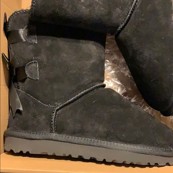 UGGS - Picture 2 of 3